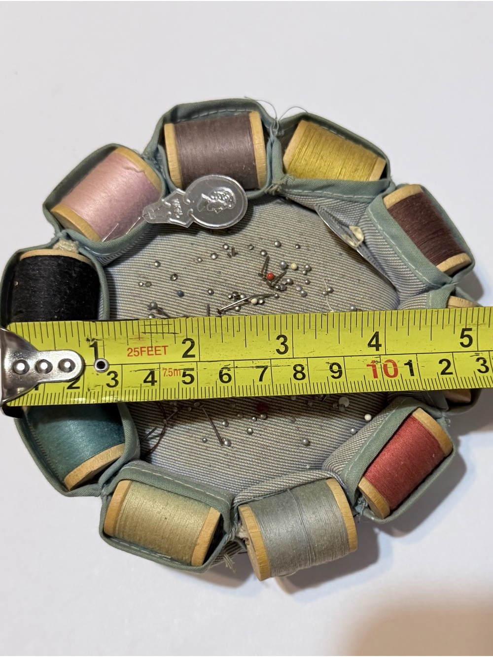 Vintage Sewing Pin Cushion with Thread Spools - 10 Crafts Granny core - Picture 6 of 8